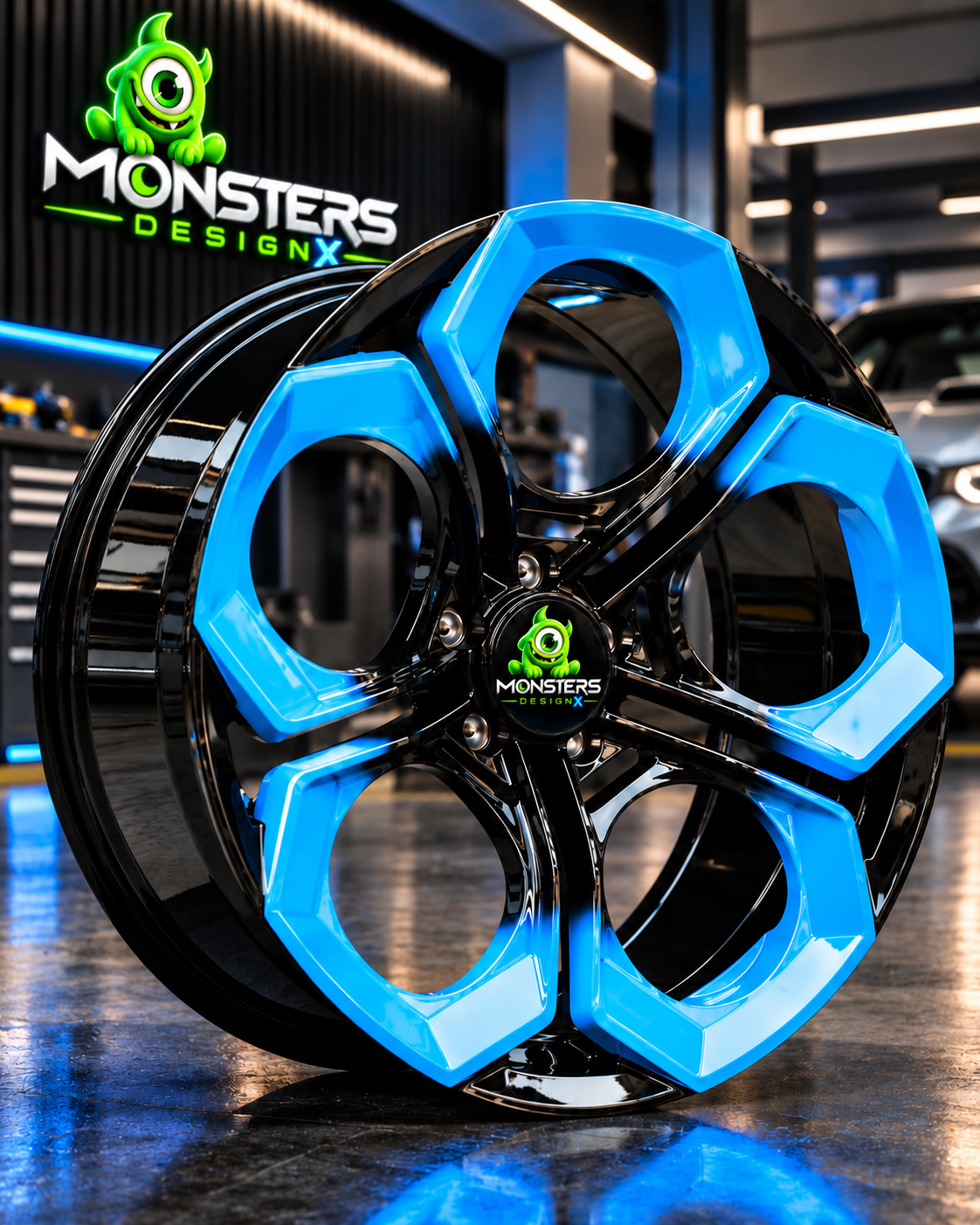 Llanta negra y azul con marca Monsters DesignX